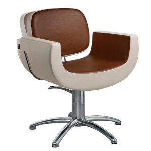 Moderner Friseurstuhl mit braunem und cremefarbenem Polster auf verchromtem Sockel für stilvolle Salons.