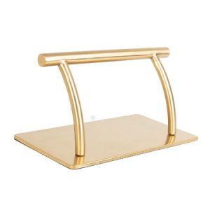 Goldene Fussstütze auf rechteckiger Basis, modern und minimalistisch - ideal für luxuriöse Inneneinrichtung.
