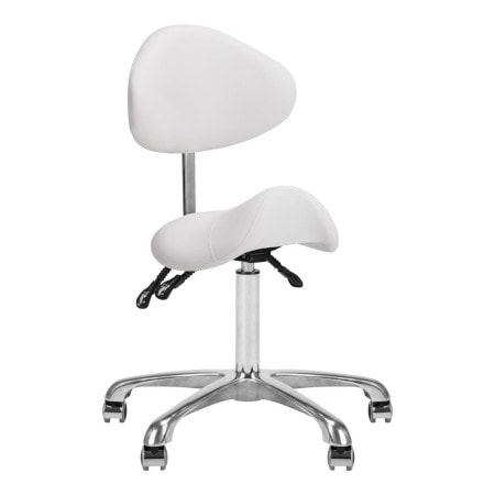 Weißer ergonomischer Kosmetikhocker mit verstellbarer Rückenlehne und gepolstertem Sitz auf fünf Rollen.