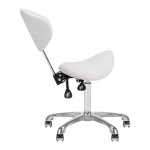 Weißer ergonomischer Kosmetikhocker mit verstellbarer Rückenlehne und gepolstertem Sitz auf fünf Rollen.