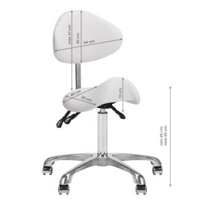 Ergonomischer Kosmetikhocker mit verstellbarer Rückenlehne und Sitzhöhe, weiße Polsterung, Maße in cm auf Metallfuß.