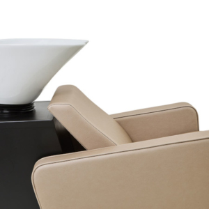 Friseurwaschbecken aus Kunsteder mit Waschbecken, beige, modern und komfortabel. Ideal für stilvolle Salons und Friseureinrichtungen.